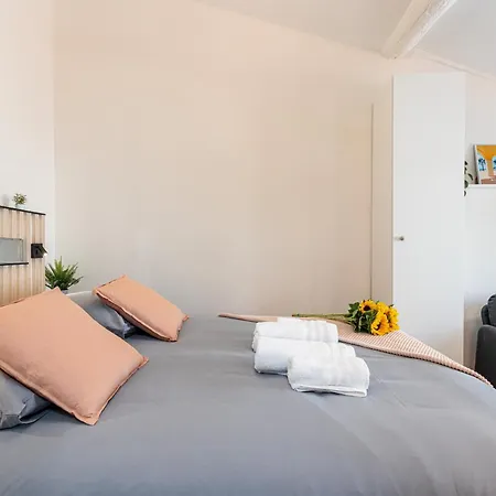 Apartment Feel - Collet